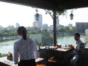 Výhled na řeku, která protéká v blízkosti hotelu