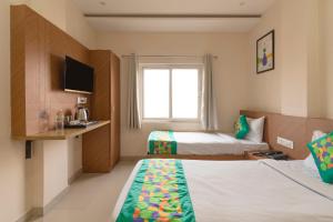 Katil atau katil-katil dalam bilik di Treebo Raj Palace