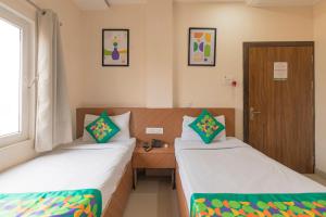 Katil atau katil-katil dalam bilik di Treebo Raj Palace