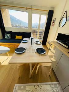 Kuchyň nebo kuchyňský kout v ubytování Studio with balcony near the slopes Chantemerle