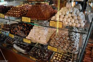 a display case filled with lots of different types of pastries at F96 TERME OLIMIA, Aqualuna KAMP NATURA PODČETRTEK card included all year in Podčetrtek