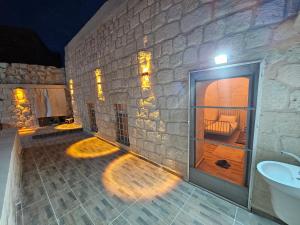 Ένα μπάνιο στο Tarihi Midyat Acar Konağı - Size Özel Müstakil Konak +40 φωτογραφίες