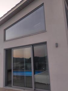 ニドリにあるVilla Ninemiaの大窓 +14枚の写真