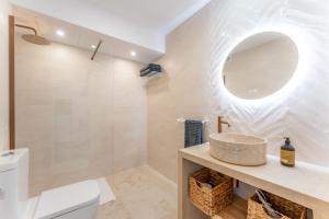 Et badeværelse på Apartamento La Carolina + 13 billeder