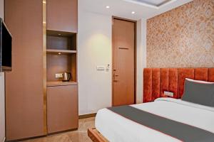 Postel nebo postele na pokoji v ubytování Hotel O Vrindavan