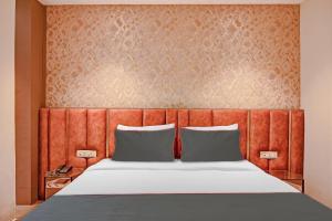 Postel nebo postele na pokoji v ubytování Hotel O Vrindavan