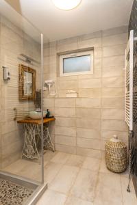 a bathroom with a shower and a sink at Anna Vendégház Kesztölc in Kesztölc