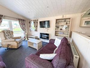 Khu vực ghế ngồi tại Beautiful 6 Berth Lodge With Disabled Access At Cherry Tree Ref 70829C