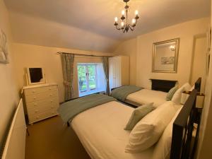 Postel nebo postele na pokoji v ubytování Candlelight Cottage - Litton