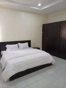 Postel nebo postele na pokoji v ubytování Kurvic Hotel & Suites