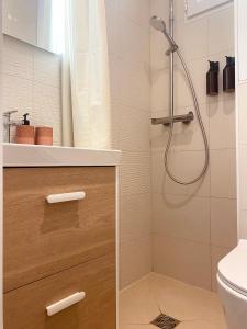 Ένα μπάνιο στο Cocon Chic - Pont Cardinet- Design & Sérénité +5 φωτογραφίες