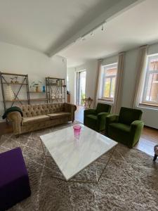 a living room with a couch and a table at Cièlo in Tongeren