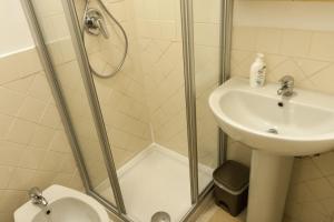a bathroom with a shower and a toilet and a sink at Viale Mezzetti - 1.3 by Ospitaci in Foligno +40 photos