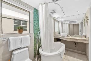 Ένα μπάνιο στο Modern Studio in the Heart of South Beach