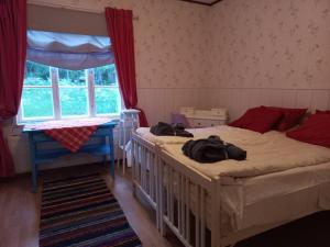 Ένα ή περισσότερα κρεβάτια σε δωμάτιο στο Charming Grandmas House in Bobacka