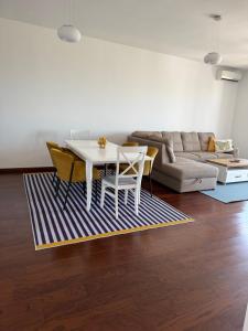 a living room with a white table and chairs at Sargo Apartman Bar in Bar