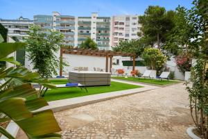 O grădină în afara Urban Bliss Boutique Guesthouse
