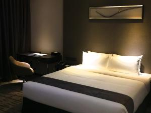 Postel nebo postele na pokoji v ubytování Geno Hotel Shah Alam