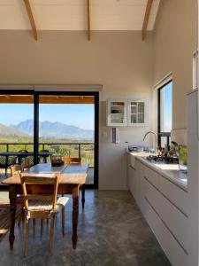 Køkken eller tekøkken på Sneeukop Mountain Cottage