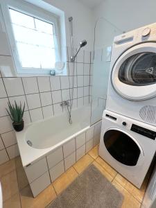 Gallery image of V Apartment 4 Personen - Monteurzimmer - Ferienwohnung - Dingolfing in Dingolfing +2 photos