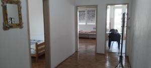 Postel nebo postele na pokoji v ubytování MM Apartment in a great location, 6th floor, 2 balconies