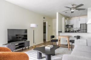 Kuchyň nebo kuchyňský kout v ubytování Blueground Pasadena pool nr Pasadena Park LAX-1391