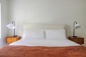 Postel nebo postele na pokoji v ubytování Blueground Pasadena pool nr Pasadena Park LAX-1391 + 27 fotografií