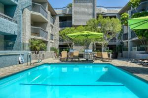 Bazén v ubytování Blueground Pasadena pool nr Pasadena Park LAX-1391 nebo v jeho okolí