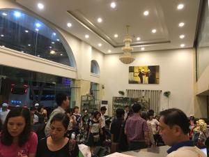 a group of people standing in a crowd in a store at Kiên Cường 2 Hotel in Da Nang