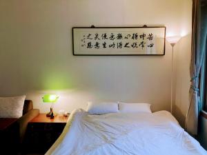 a bedroom with a bed and a picture on the wall at A spacious, cosy, independent house in Pohang +3 photos