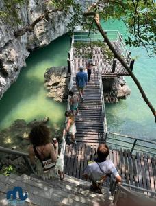 Naturlandskabet i nærheden af båden