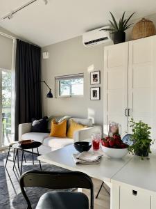 Afbeelding uit fotogalerij van Skrylle Hideaway - cozy tiny house near Lund in Dalby