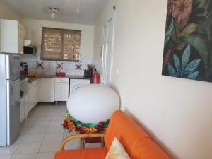 Virtuvė arba virtuvėlė apgyvendinimo įstaigoje Agréable Studio vue mer au Trois Îlets