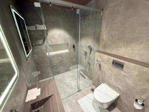 Ένα μπάνιο στο Hotel ADB Mansingh Inn +12 φωτογραφίες