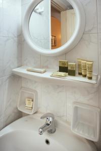 Koupelna v ubytování Ignatia Hotel + 37 fotografií