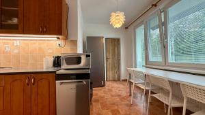 Η κουζίνα ή μικρή κουζίνα στο Apartmán PREDMESTSKÁ +15 φωτογραφίες