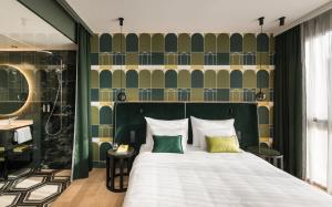 Postel nebo postele na pokoji v ubytování Falkensteiner Hotel Bozen WaltherPark