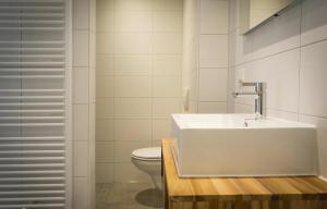 Ένα μπάνιο στο G-17 Bouwlust +19 φωτογραφίες