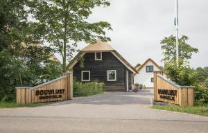 Το κτήριο όπου στεγάζεται  η παραθεριστική κατοικία