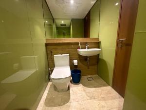 vortex suites klcc by twin tower vibes的一间浴室