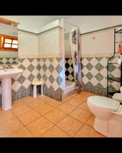 Ένα μπάνιο στο Eden GuestHouse +38 φωτογραφίες