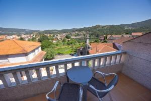 a table and chairs on a balcony with a view at Hotel Restaurante Isape GBC in Arcade
