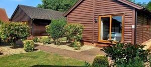 Zahrada ubytování The Old Nene Golf and Country Club - Holiday Lodges + 52 fotografií