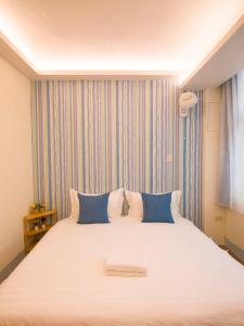 Letto o letti in una camera di One Heart Inn