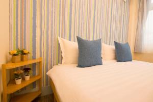 Letto o letti in una camera di One Heart Inn