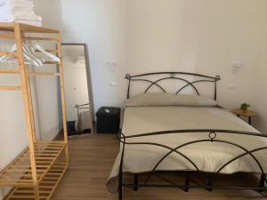 Una cama o camas en una habitación de Piè di Castello - Riflessi Rooms & Apartment