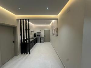 Η κουζίνα ή μικρή κουζίνα στο شقة فاخرة مودرن