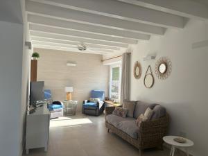 a living room with a couch and a tv at B5 Villa Sueños in Santo Tomás