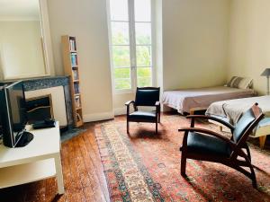 Postel nebo postele na pokoji v ubytování Maison De Maître Parc et Piscine