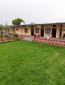 an empty yard in front of a house at Pooja Farmhouse in Hyderabad +5 photos